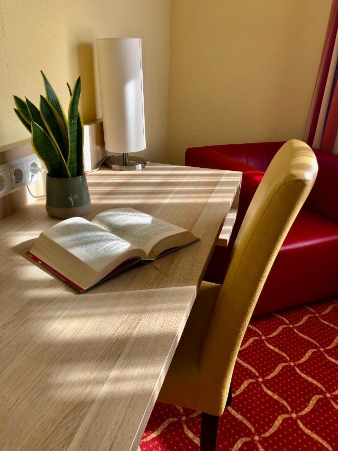 Montana Hotel Köln-Bonn Airport Troisdorf Esterno foto